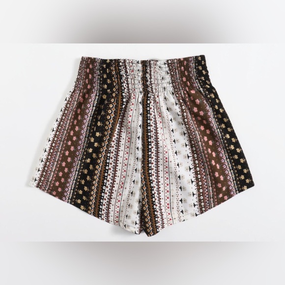 Shein Curve Shirred Waist Graphic 1XL Shorts - Picture 3 of 6